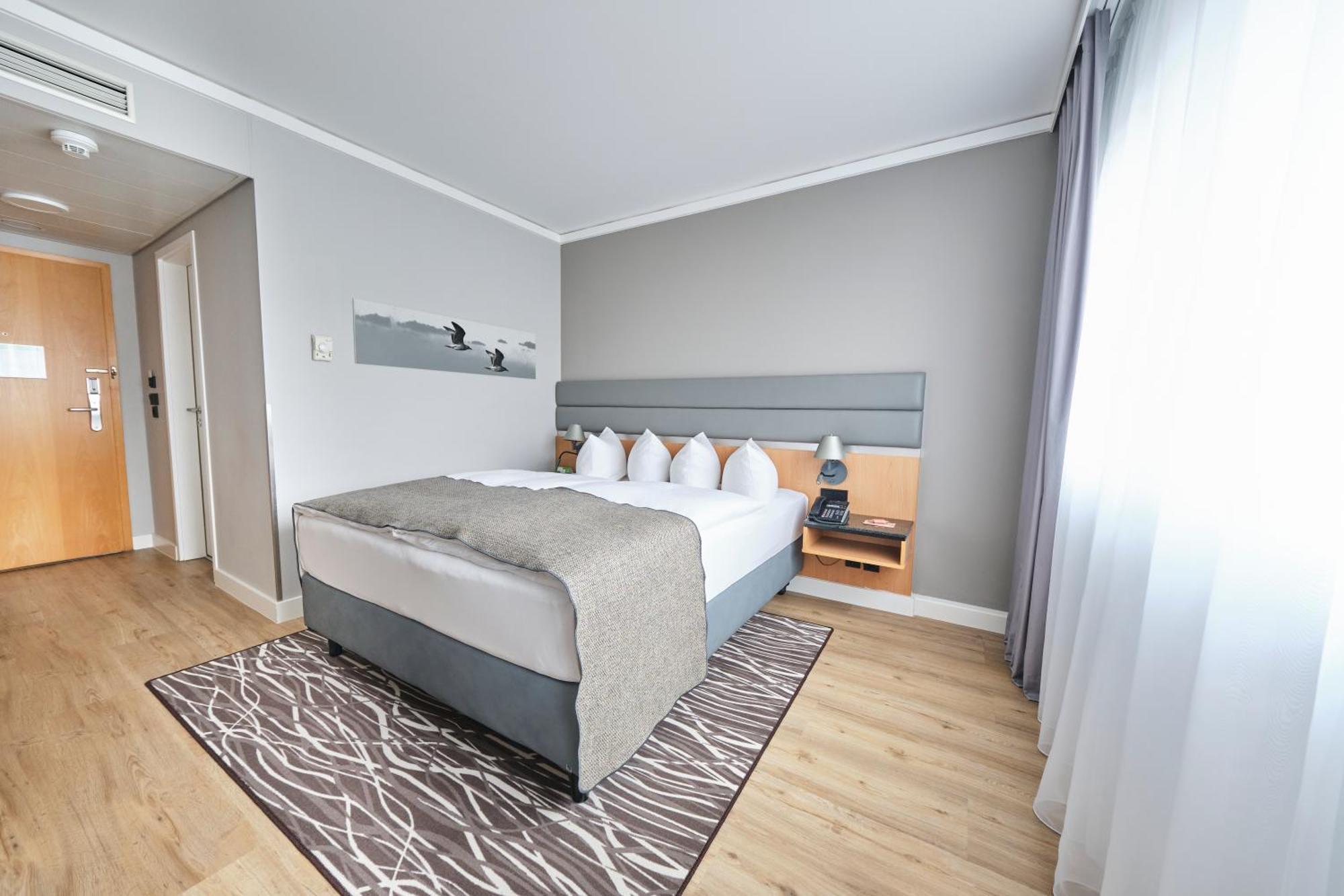 Standard Room,1356012809:JPEG